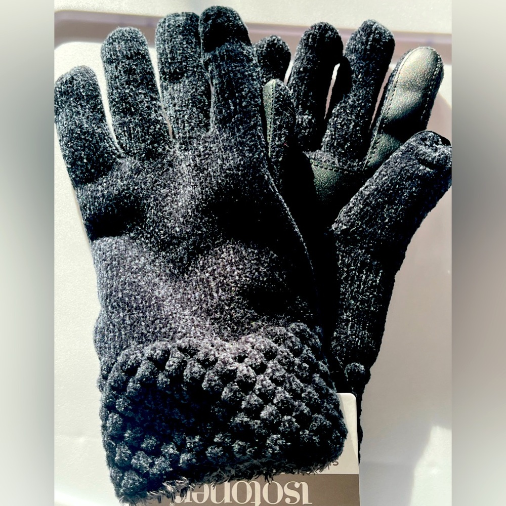 NEW- Isotoner 1 size Smart touch gloves